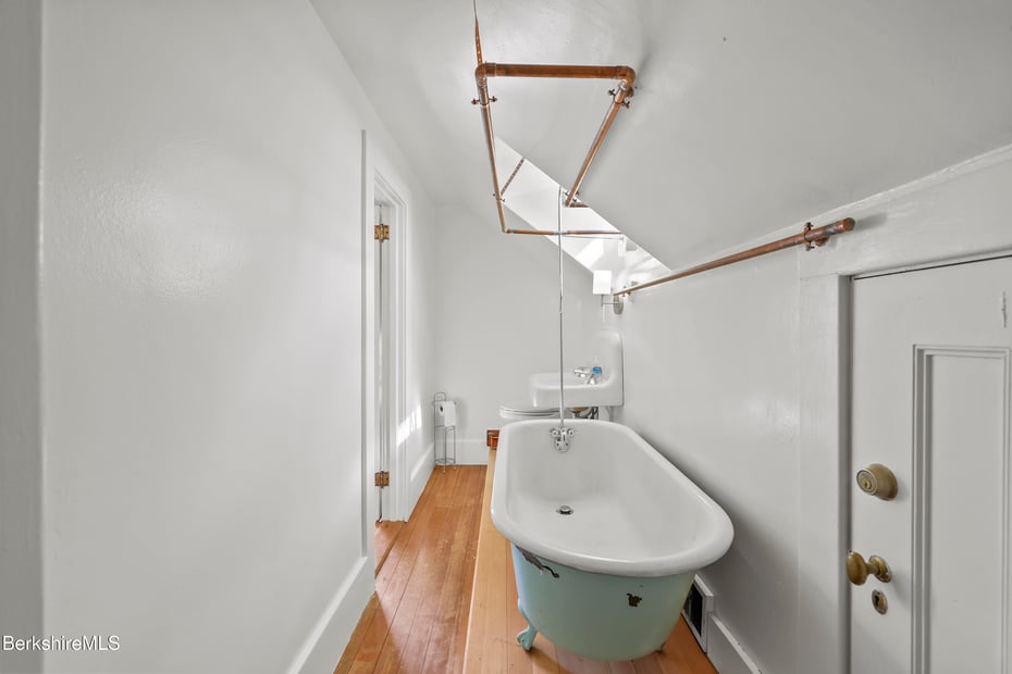 82 Cherry St Photo 47