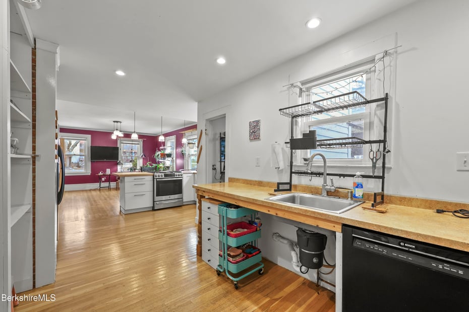 82 Cherry St Photo 15