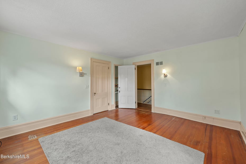 82 Cherry St Photo 24