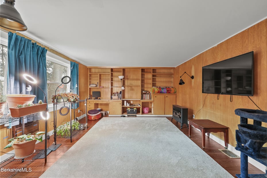 82 Cherry St Photo 16