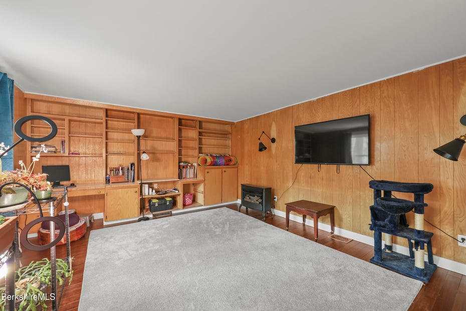 82 Cherry St Photo 17