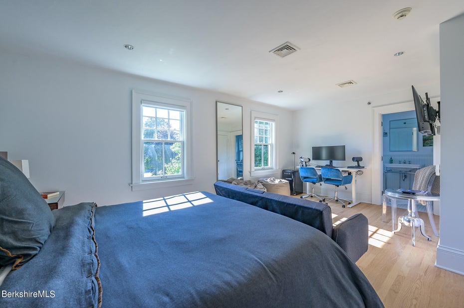 2 Kemble St Photo 35