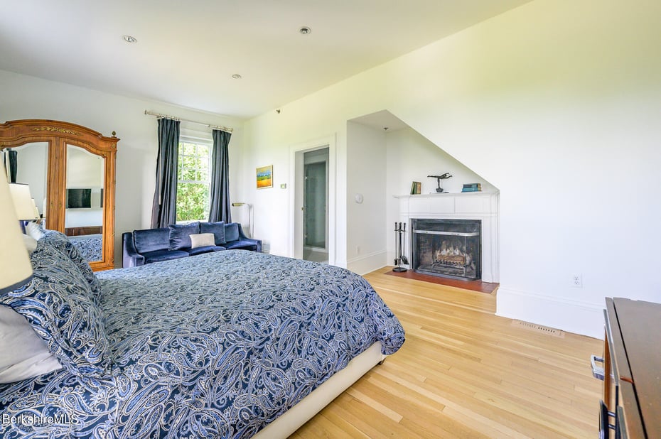 2 Kemble St Photo 27