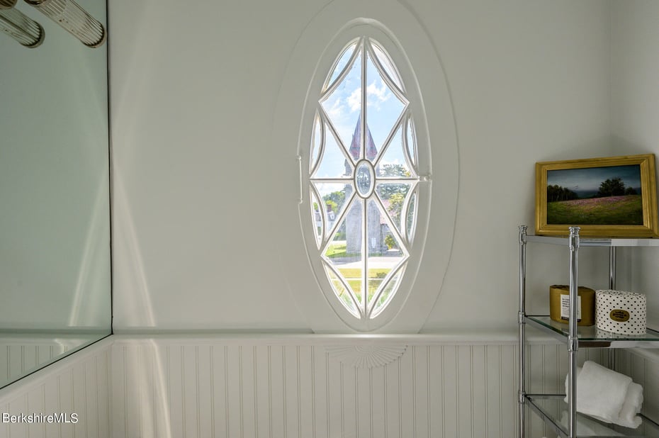 2 Kemble St Photo 33