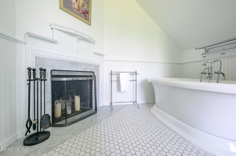 2 Kemble St Photo 34