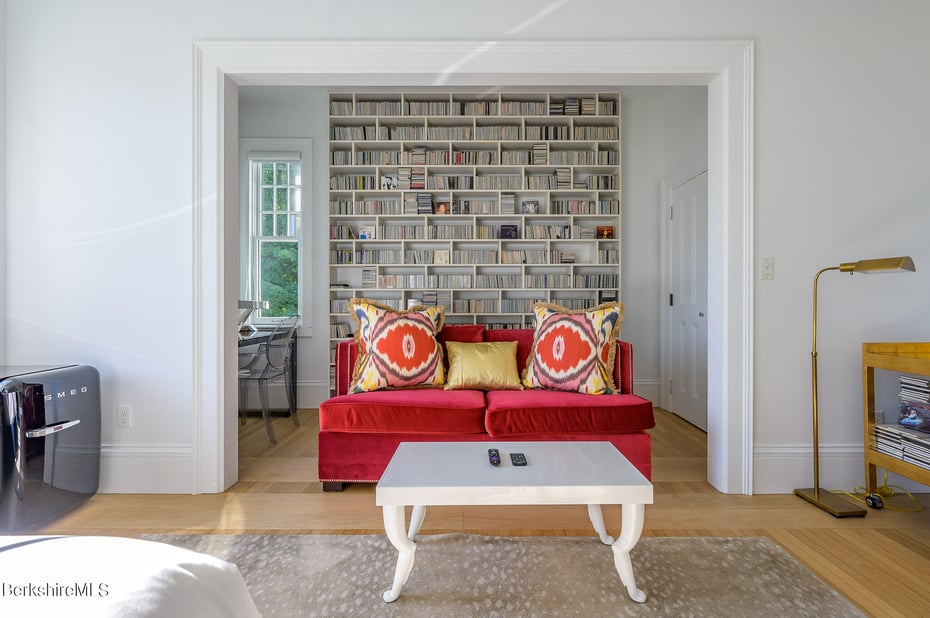2 Kemble St Photo 24