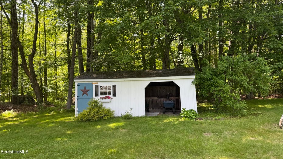 77 Middle Rd Photo 7