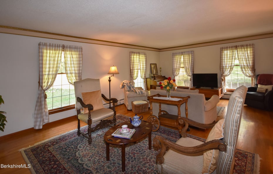 131 Wilshire Dr Photo 23