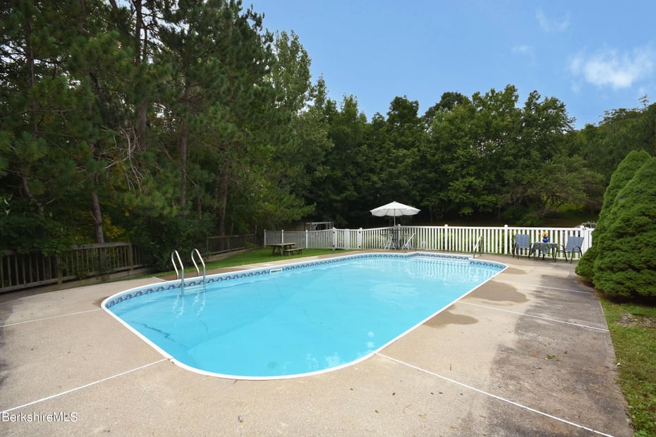 131 Wilshire Dr Photo 59