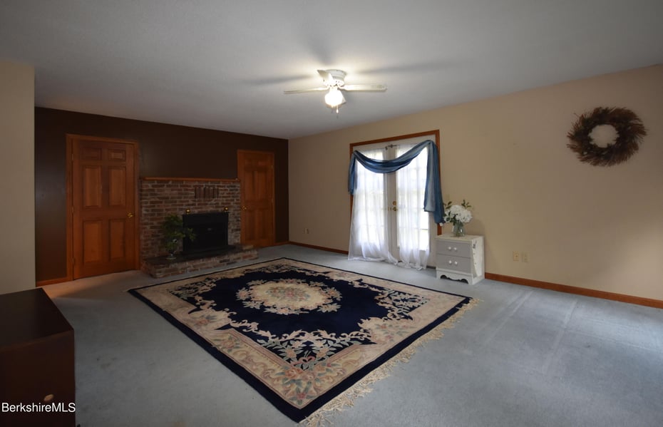 131 Wilshire Dr Photo 34