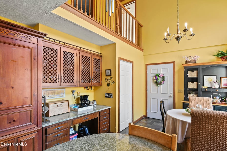 131 Wilshire Dr Photo 22