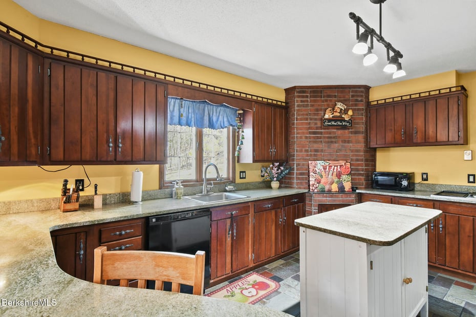 131 Wilshire Dr Photo 18