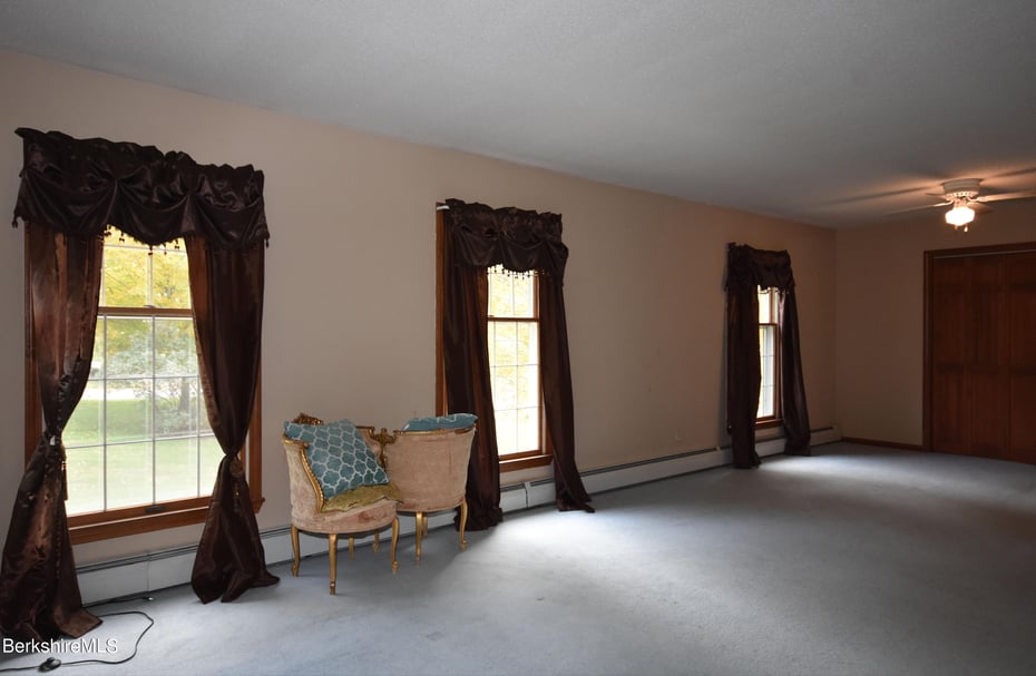 131 Wilshire Dr Photo 36