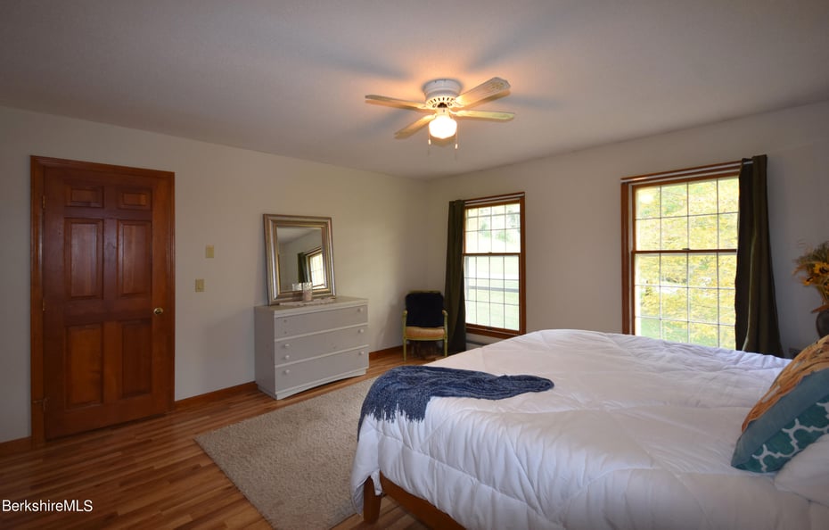 131 Wilshire Dr Photo 42