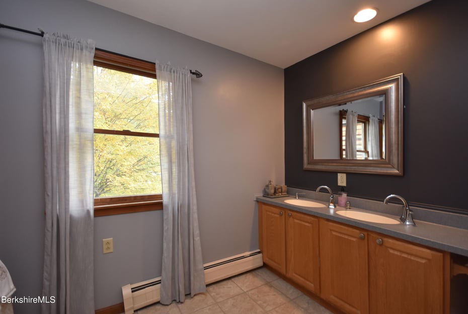 131 Wilshire Dr Photo 48