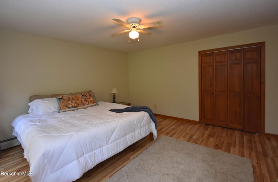 131 Wilshire Dr Photo 43