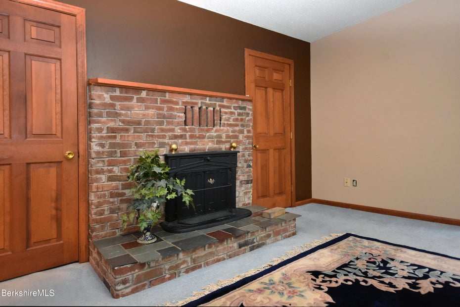 131 Wilshire Dr Photo 37