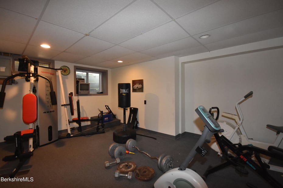 131 Wilshire Dr Photo 57