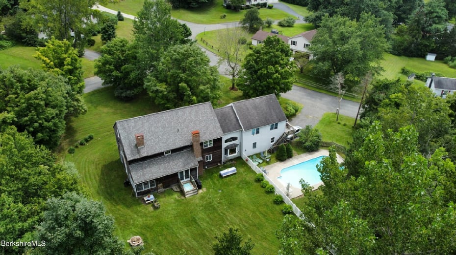 131 Wilshire Dr Photo 1