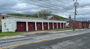 156-160 River St Photo 2