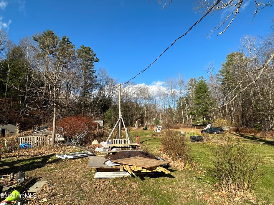 471 Middle Rd Photo 8