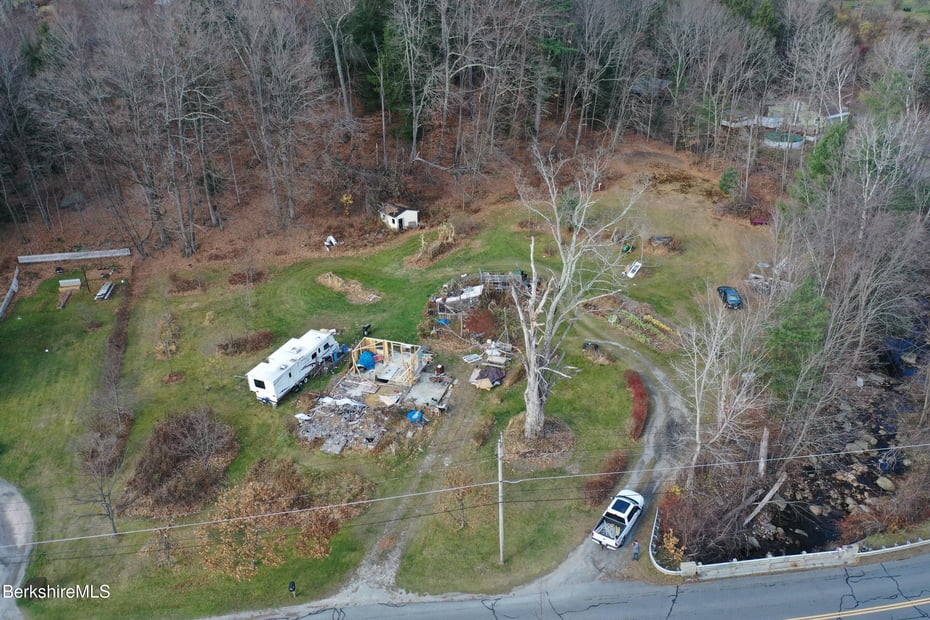 471 Middle Rd Photo 1