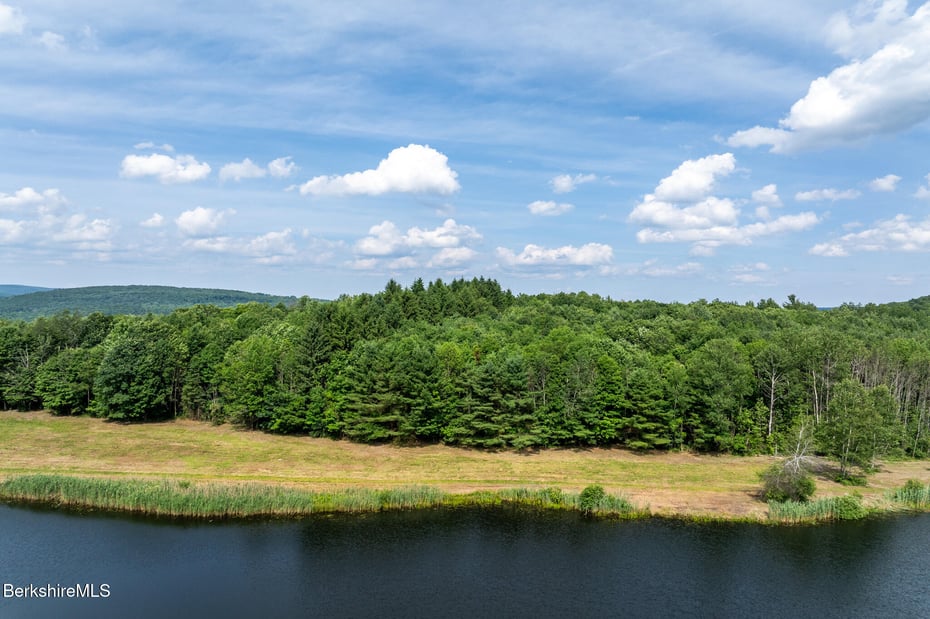 105 Norton Rd Photo 3