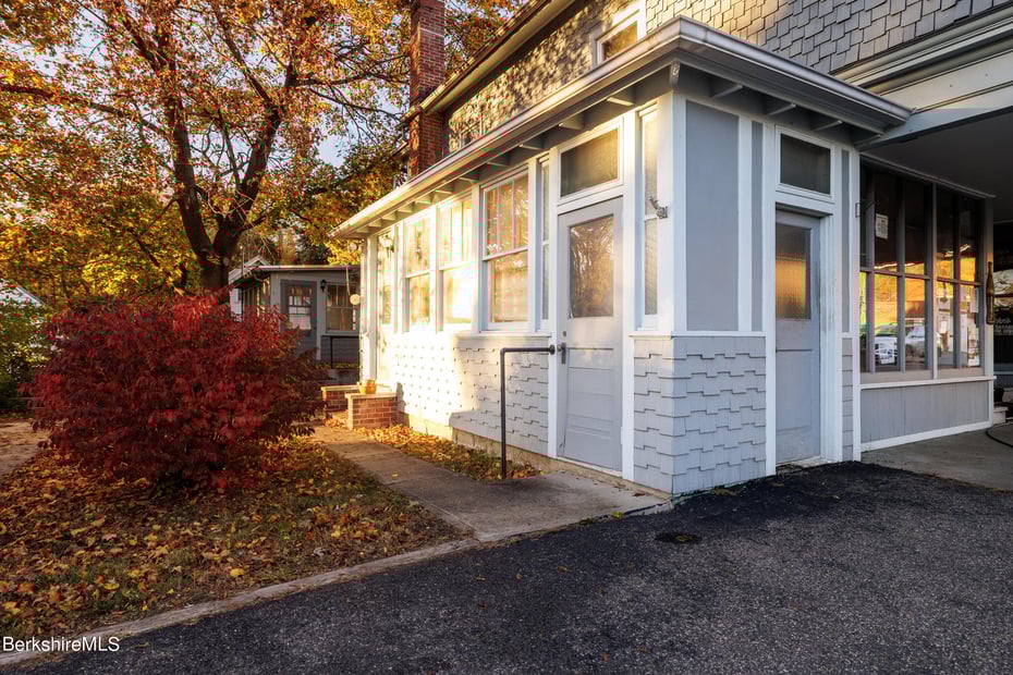 163 Front St Photo 17