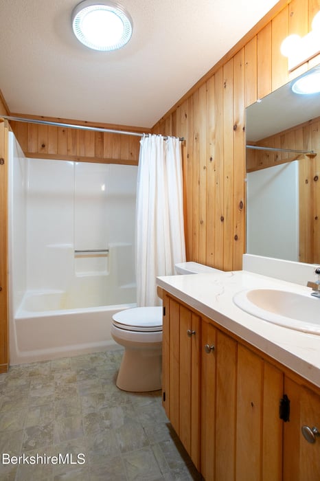 245 Clubhouse Dr Photo 18