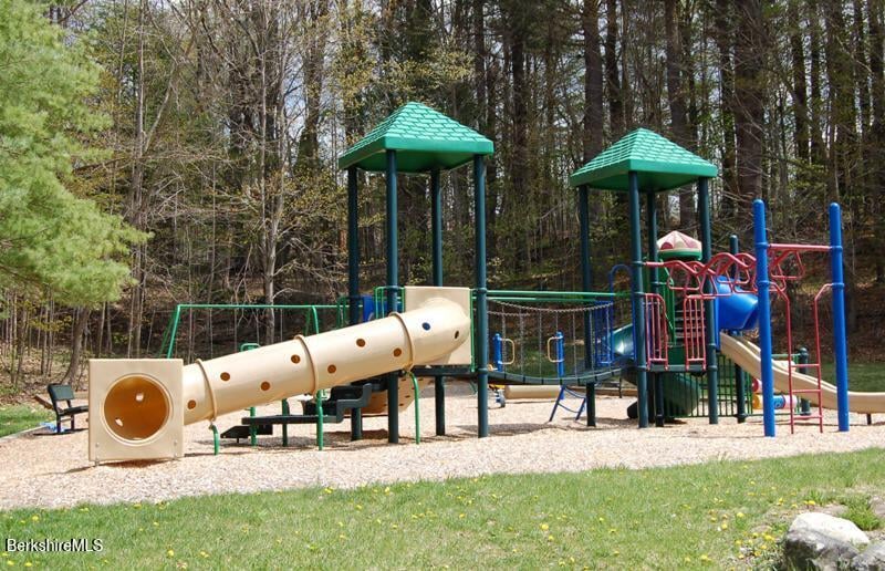 245 Clubhouse Dr Photo 31