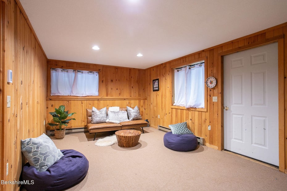 245 Clubhouse Dr Photo 17