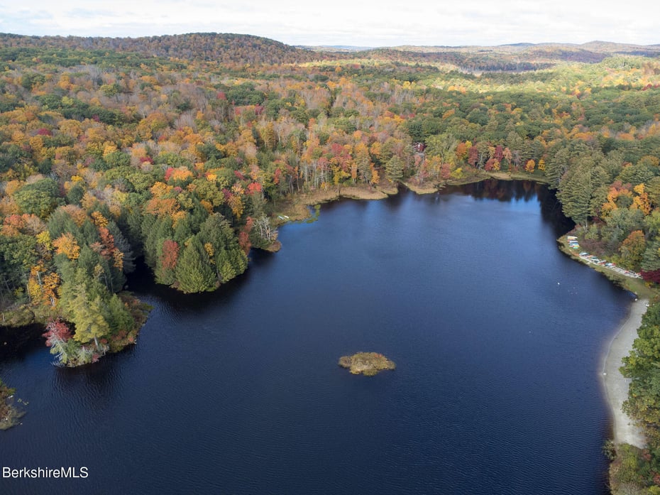 245 Clubhouse Dr Photo 28