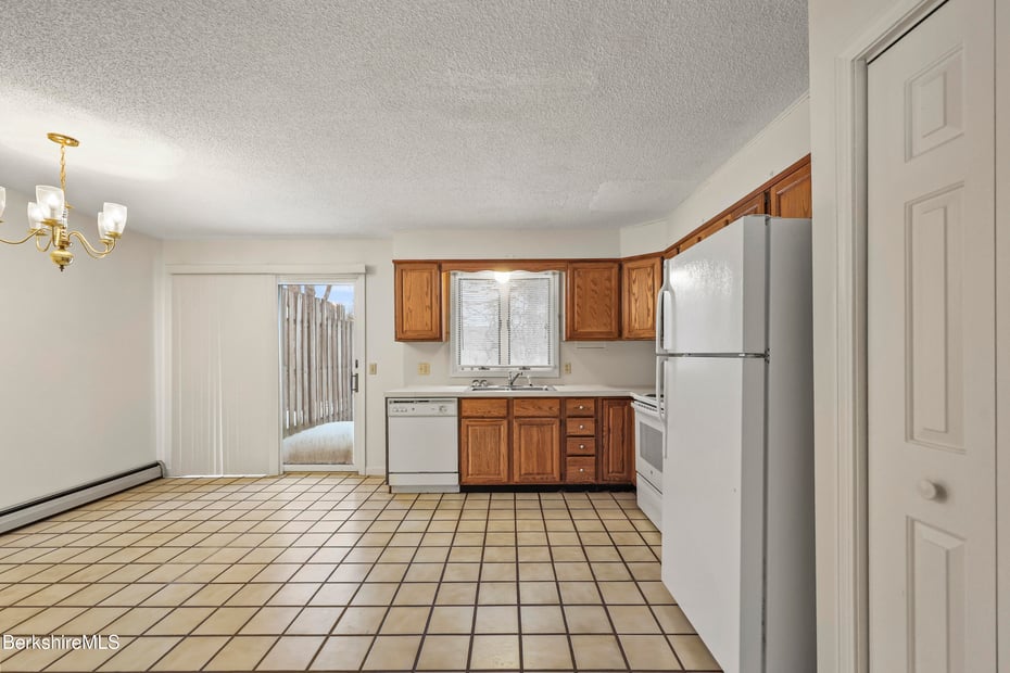 70 Lake St  #B Photo 7