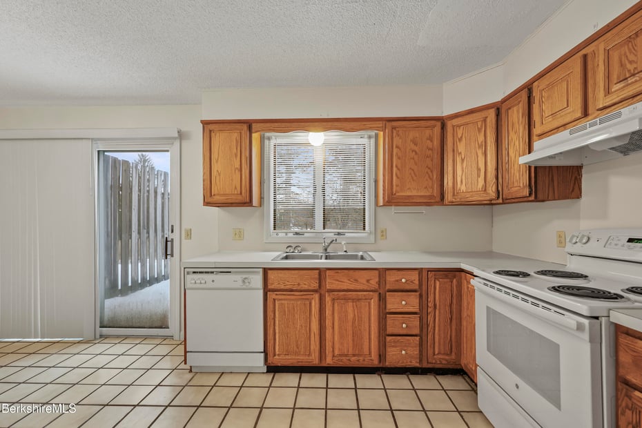 70 Lake St  #B Photo 8