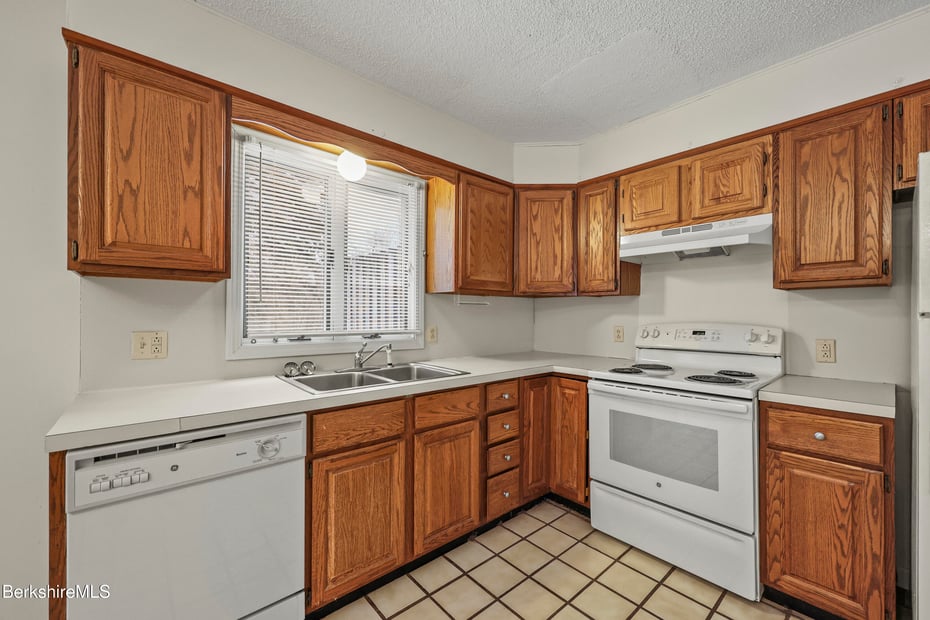 70 Lake St  #B Photo 10