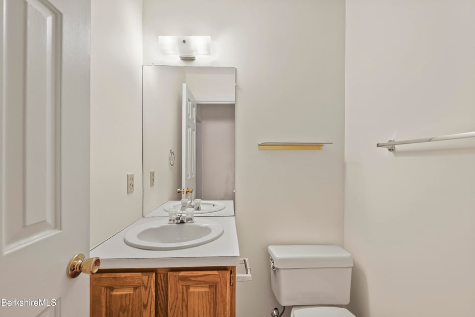 70 Lake St  #B Photo 16