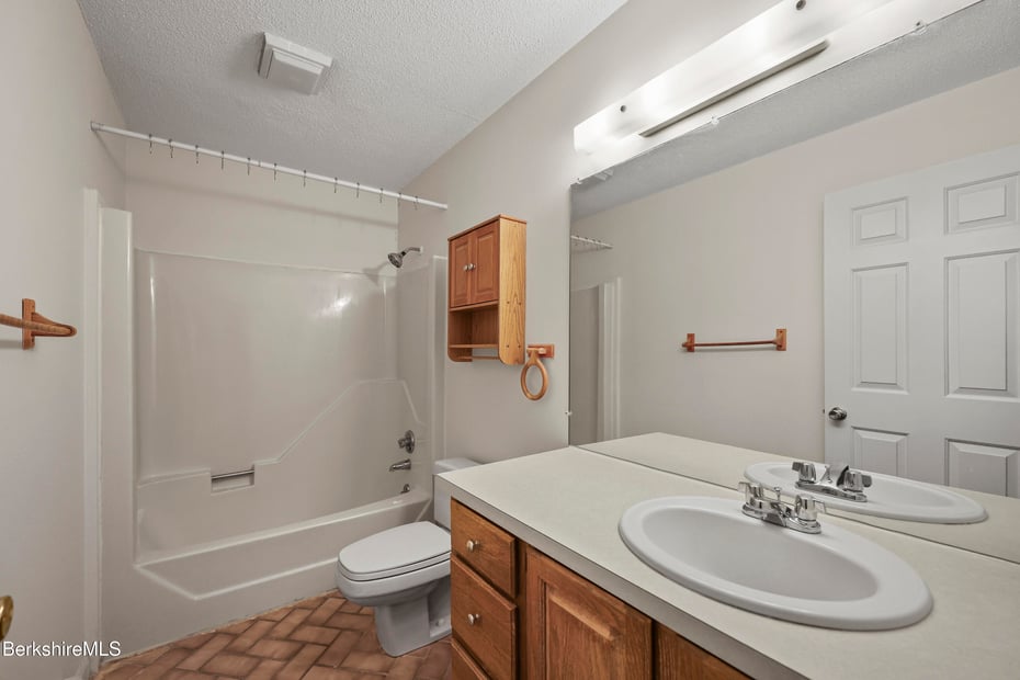 70 Lake St  #B Photo 21