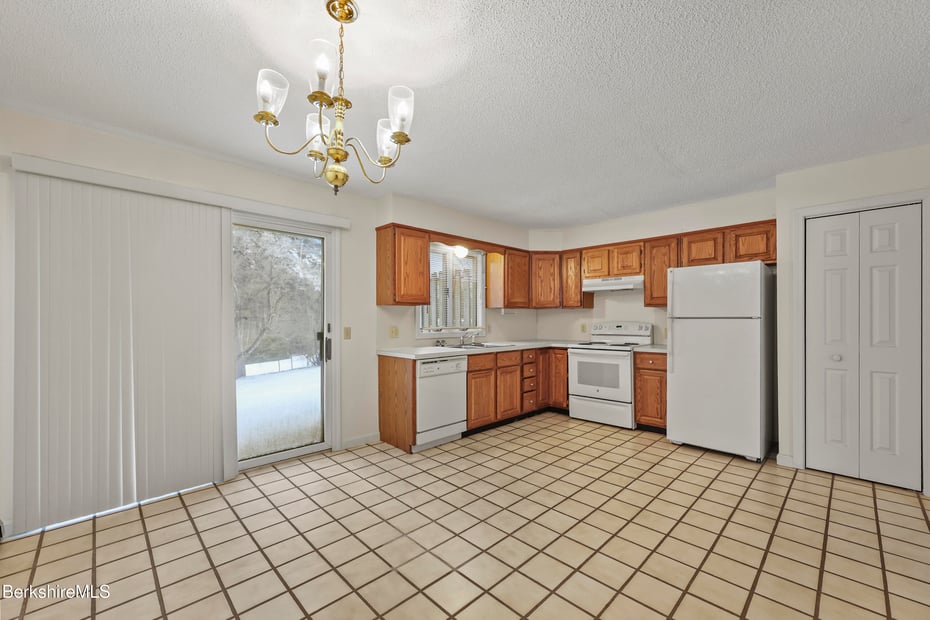 70 Lake St  #B Photo 12