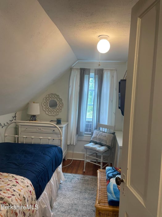 31 St Ann's Ave Photo 24