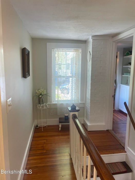 31 St Ann's Ave Photo 21