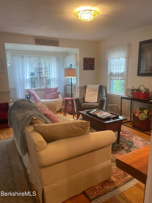 31 St Ann's Ave Photo 18