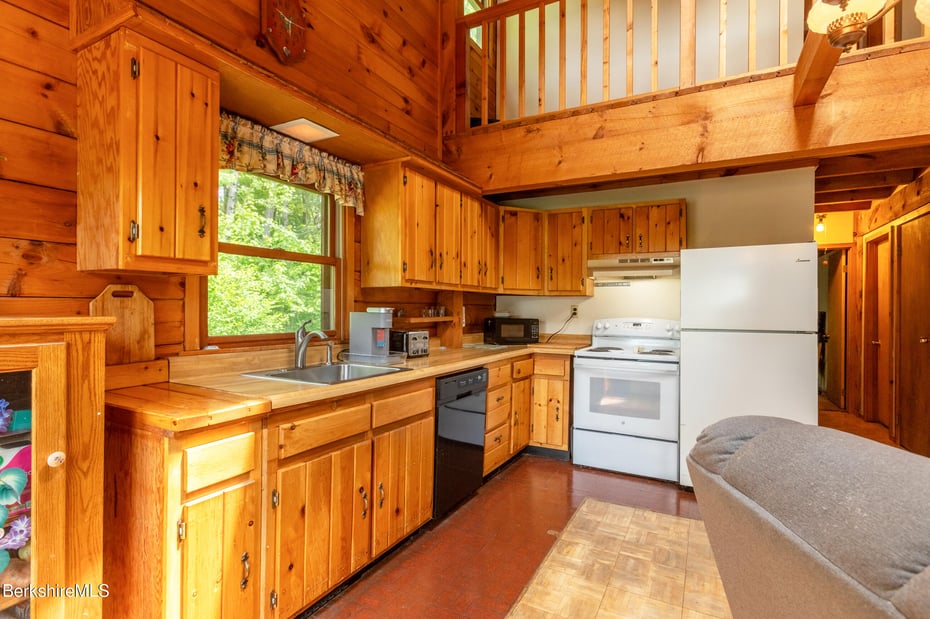 48 Canterbury Ln Photo 12