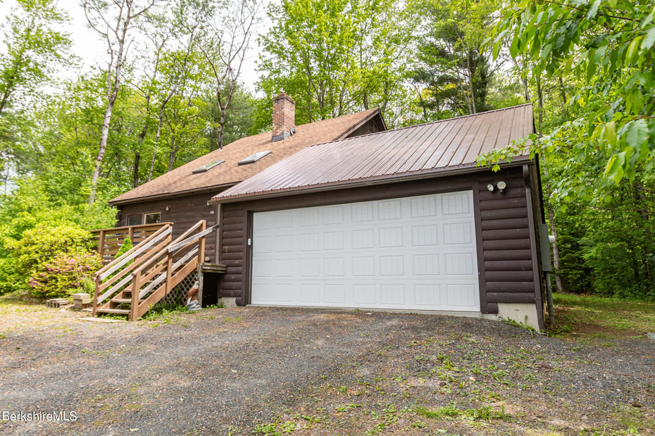 48 Canterbury Ln Photo 3