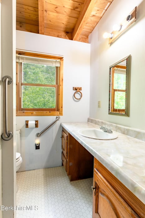 48 Canterbury Ln Photo 27