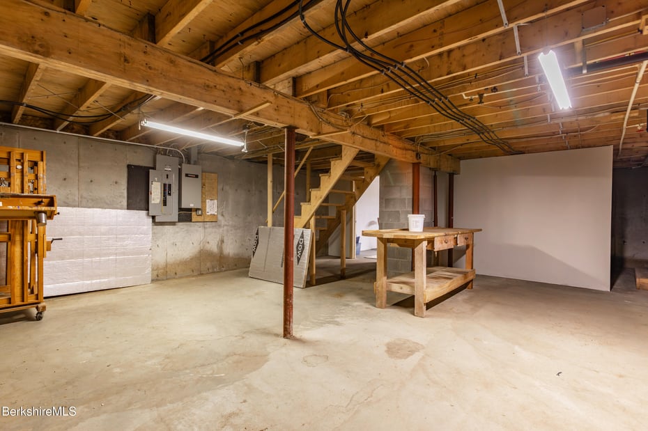 48 Canterbury Ln Photo 39