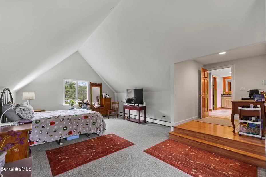 104 Washington Mountain Rd Photo 37