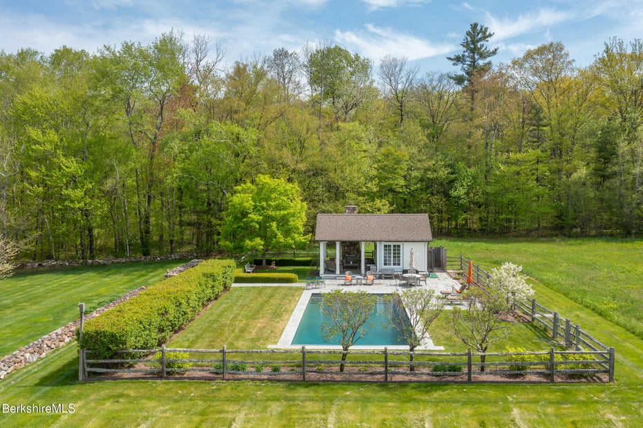 258 Sandisfield Rd Photo 51