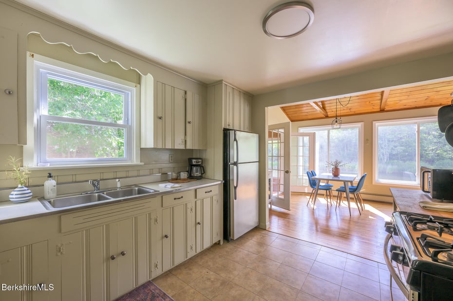 91 Henry Dr Photo 13