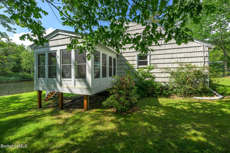 91 Henry Dr Photo 8