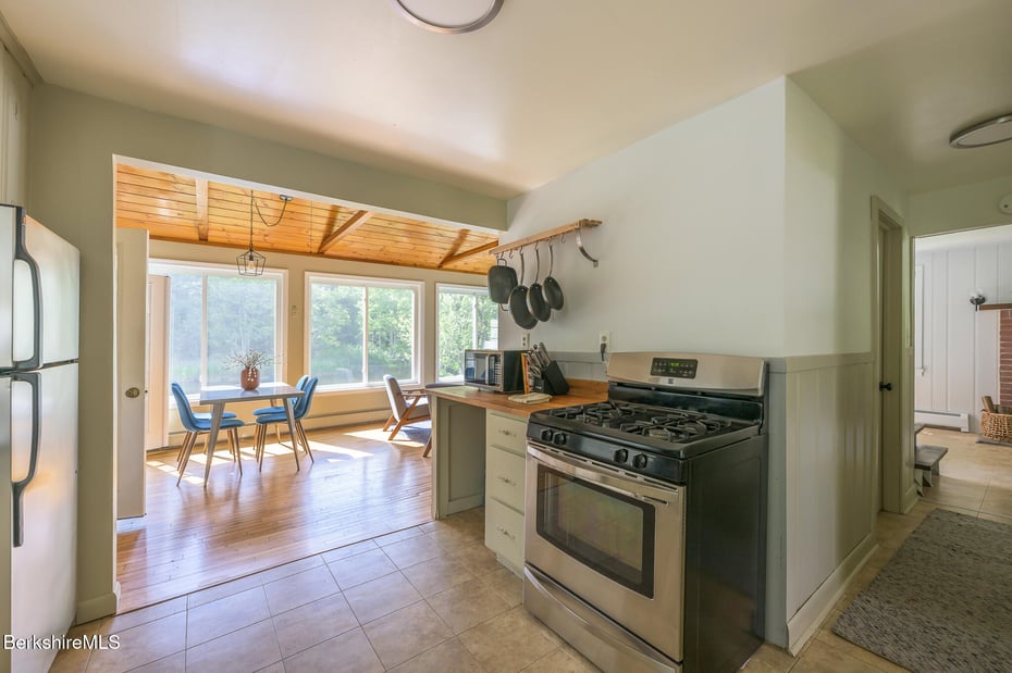 91 Henry Dr Photo 12